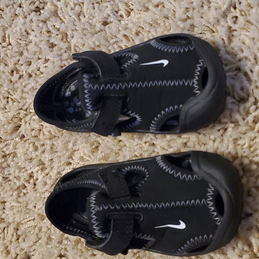 Like new Nike baby sandals